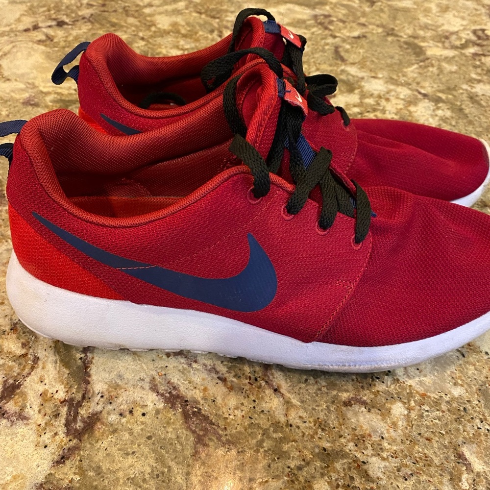 Mens Nike Sneakers Size 9